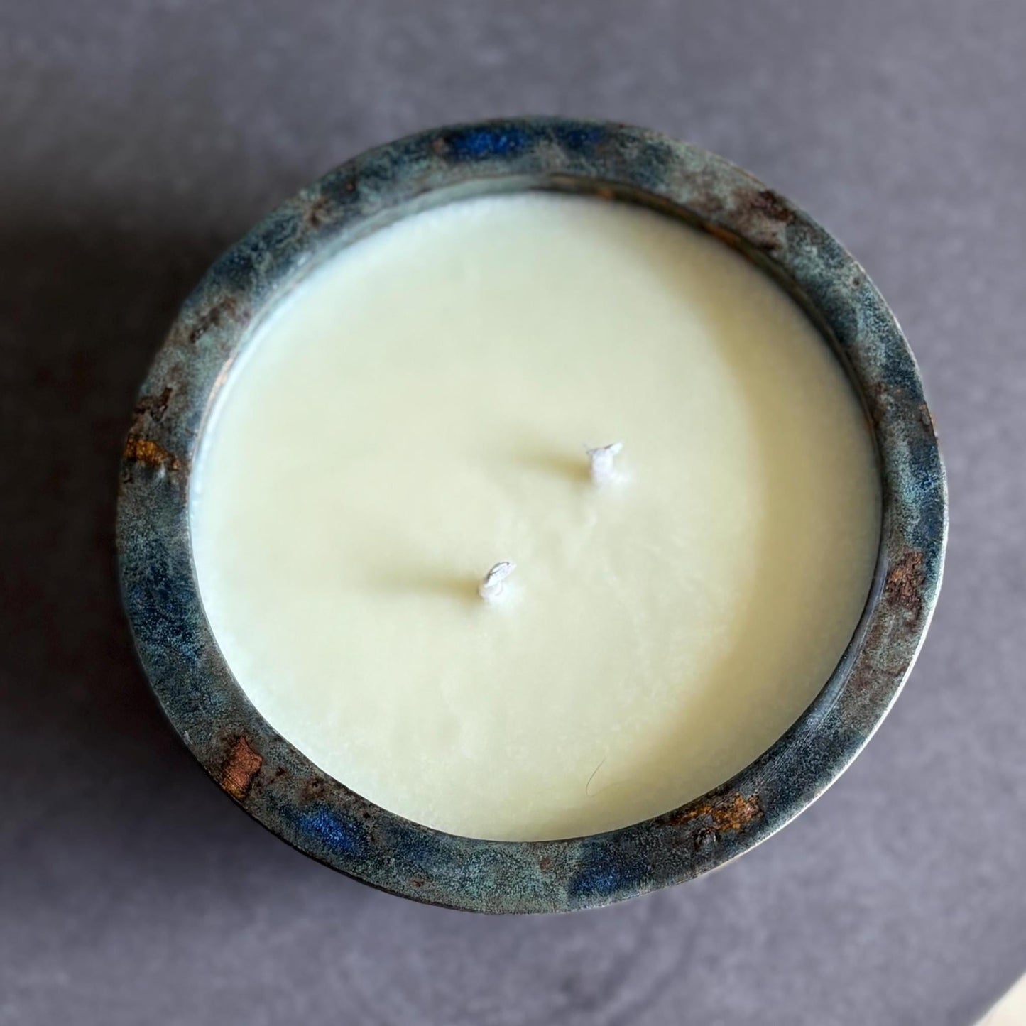 Handmade Ceramic Candle – Le Labo Lys - inspired Scent – Rustic Sage Green & Copper Glaze – Coco Soy Wax, Reusable Pottery Vessel - Vakili Art